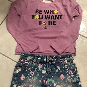 Smiley World Shirt Size 6/ Justice shorts size 10 S.